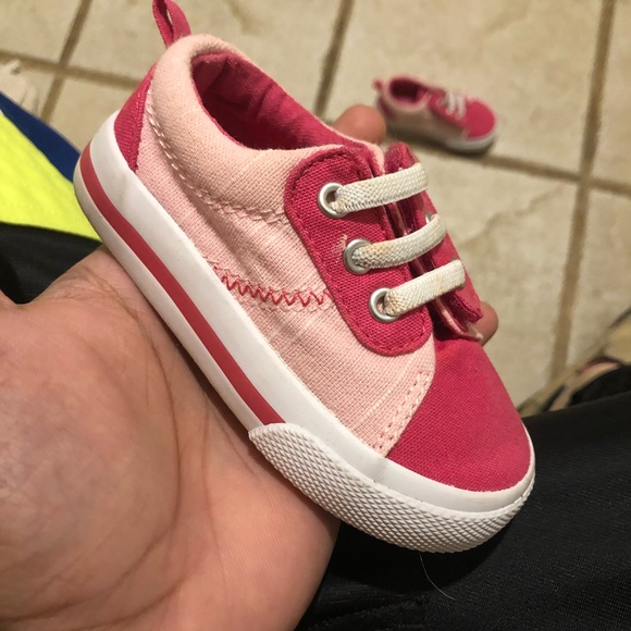 Kids shoes size 4 - Picture 3 of 3